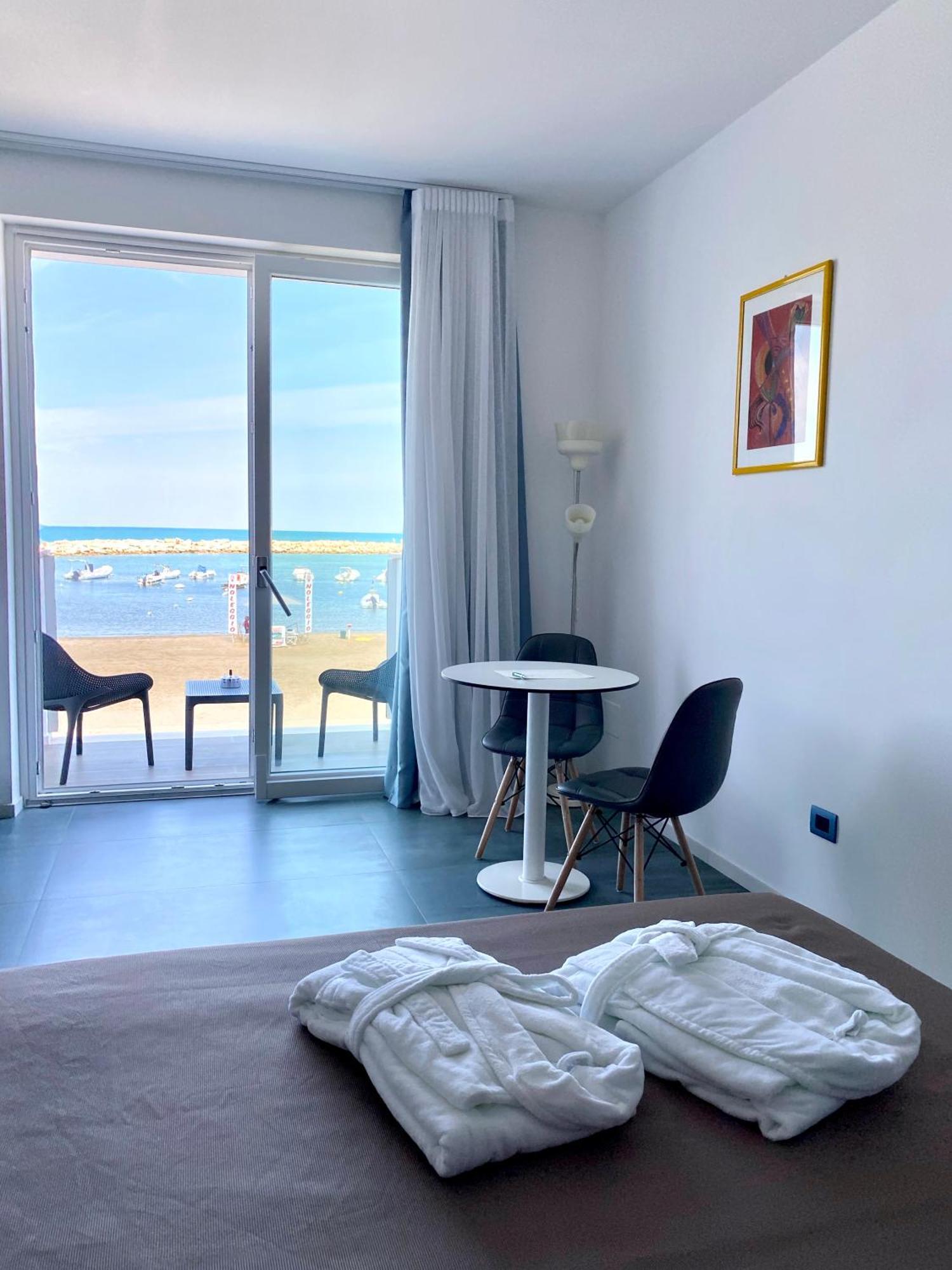 Marina Bay Beach Hotel Peschici Ngoại thất bức ảnh